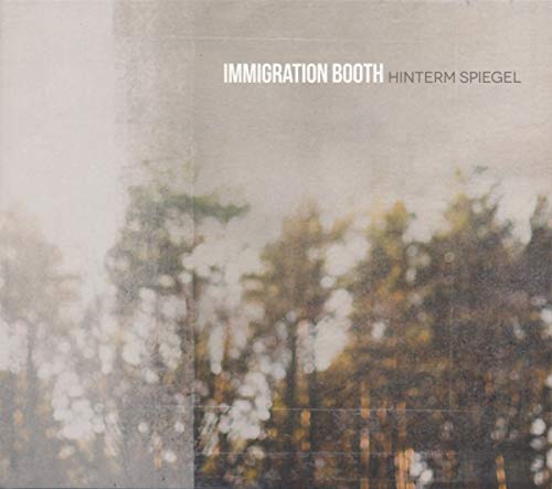 Immigration Booth - Hinterm Spiegel